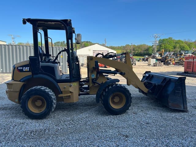 Image of Caterpillar 903D equipment image 4