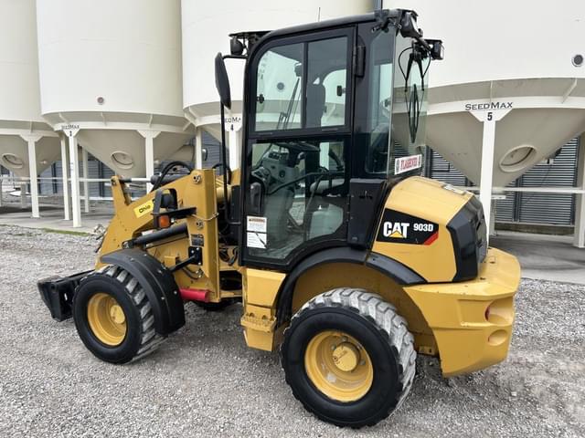 Image of Caterpillar 903D equipment image 4