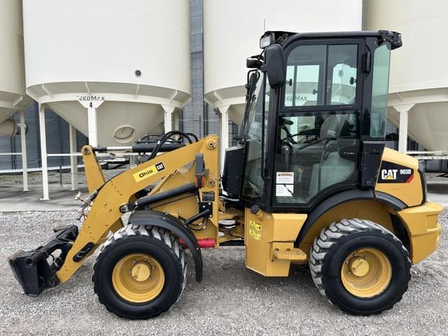 Image of Caterpillar 903D equipment image 2