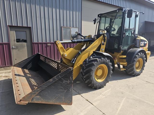 Image of Caterpillar 908M equipment image 2
