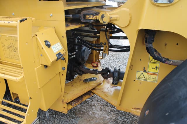 Image of Caterpillar 910M equipment image 4