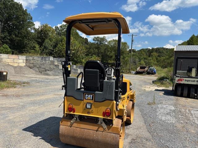Image of Caterpillar CB24B equipment image 3