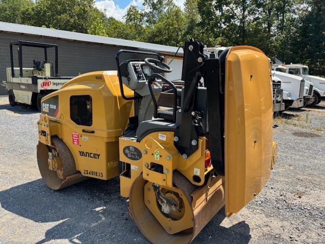 Image of Caterpillar CB24B equipment image 2