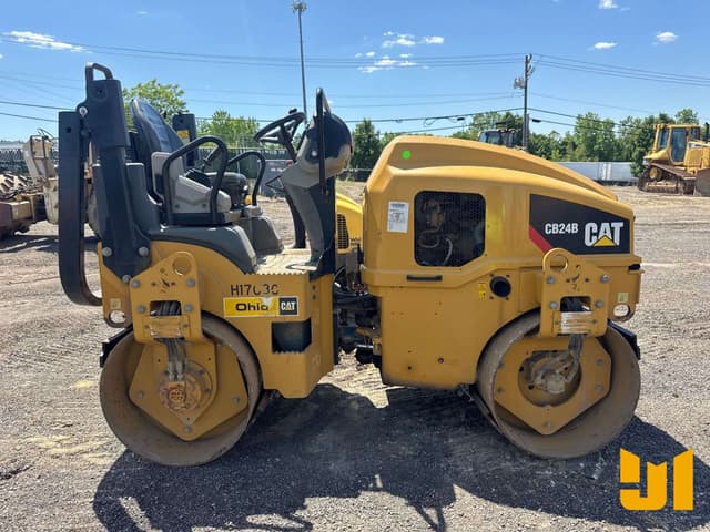 Image of Caterpillar CB24B equipment image 3