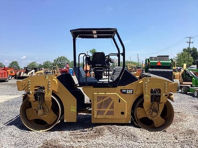 Image of Caterpillar CB8 equipment image 4
