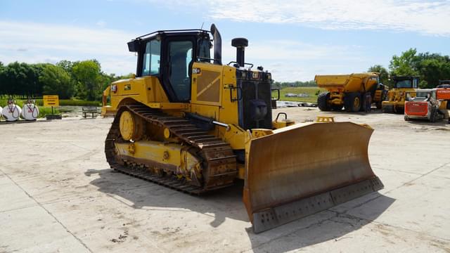 Image of Caterpillar D6XE equipment image 3