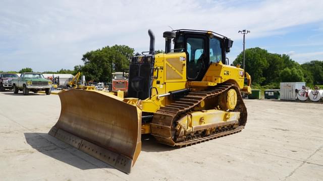 Image of Caterpillar D6XE equipment image 1