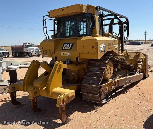 Image of Caterpillar D6T equipment image 3