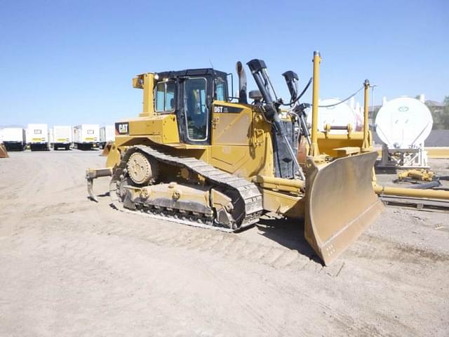 Image of Caterpillar D6T XL equipment image 2