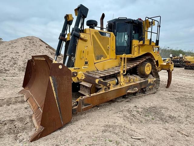 Image of Caterpillar D8T equipment image 4