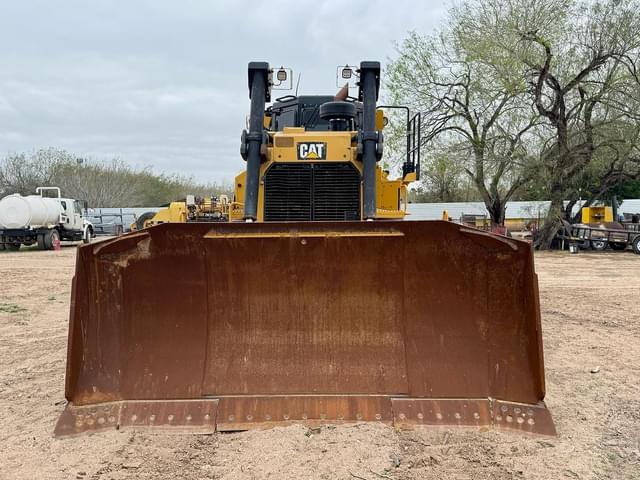 Image of Caterpillar D8T equipment image 2