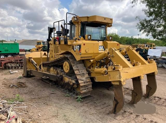 Image of Caterpillar D8T equipment image 3