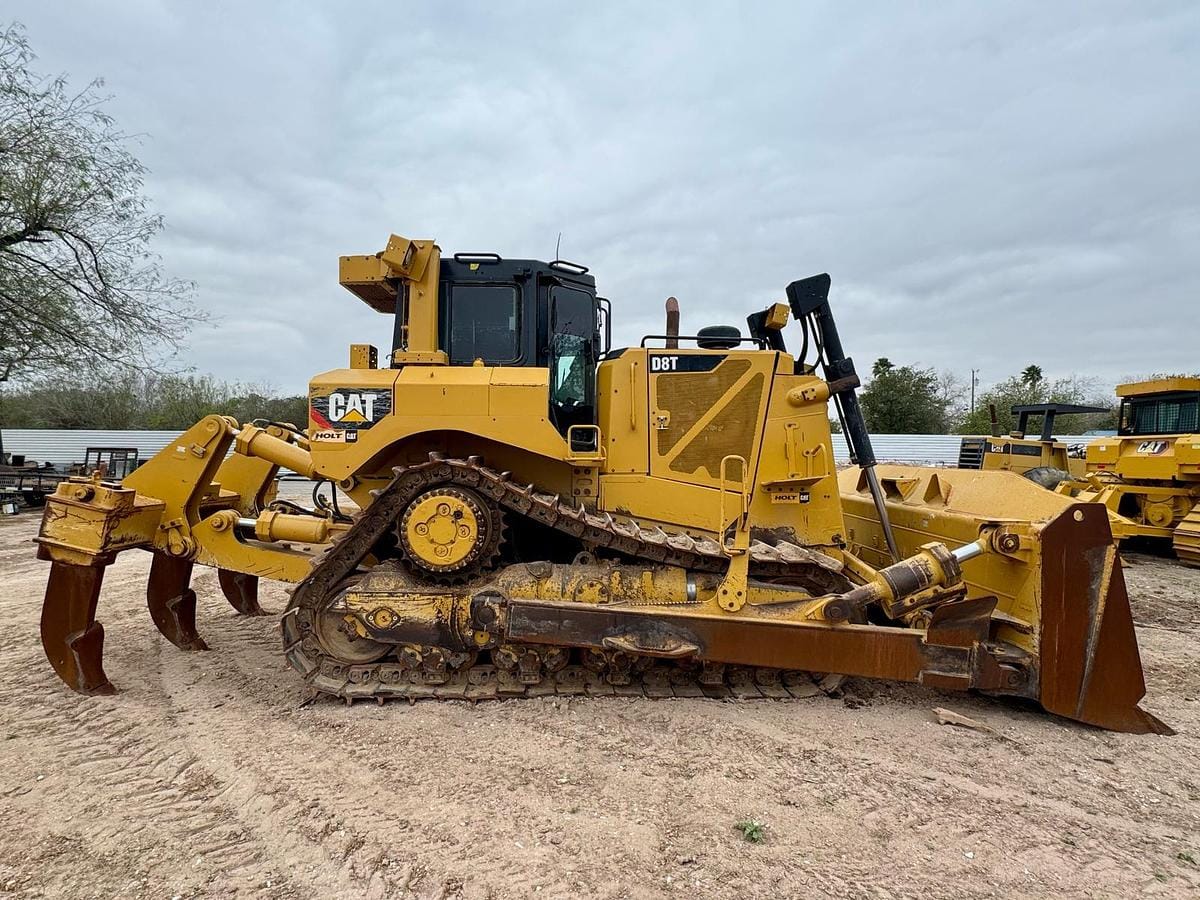 2019 Caterpillar D8T Equipment Image0