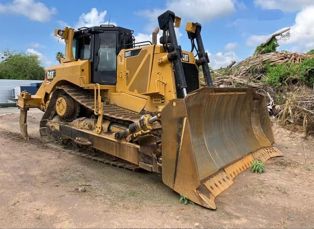 Image of Caterpillar D8T equipment image 1