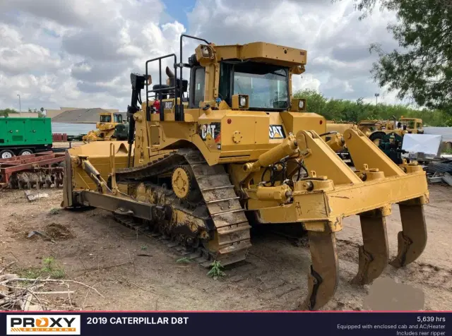 Image of Caterpillar D8T equipment image 3