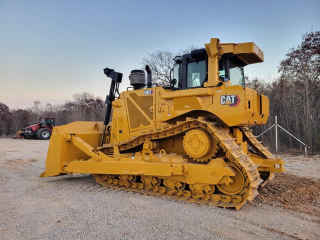 Image of Caterpillar D8T equipment image 4