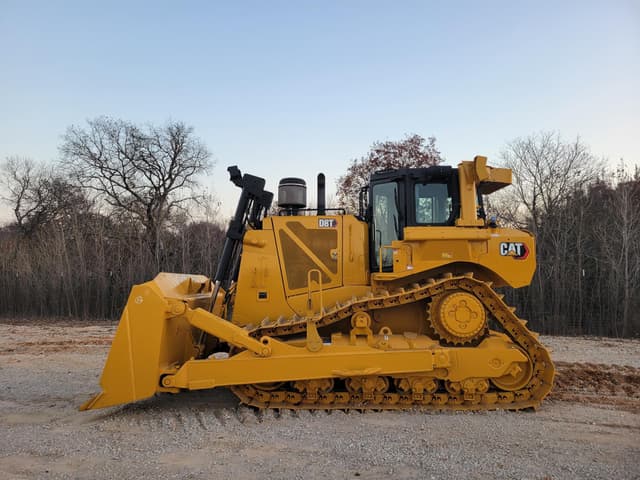 Image of Caterpillar D8T equipment image 3