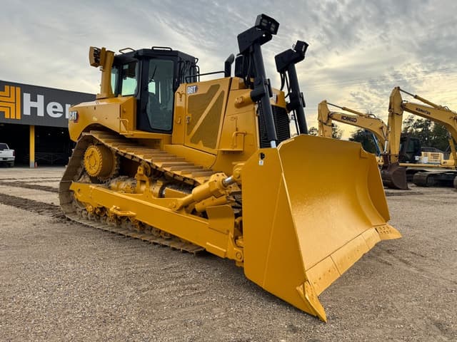 Image of Caterpillar D8T equipment image 3