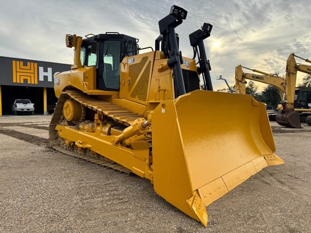 Image of Caterpillar D8T equipment image 4