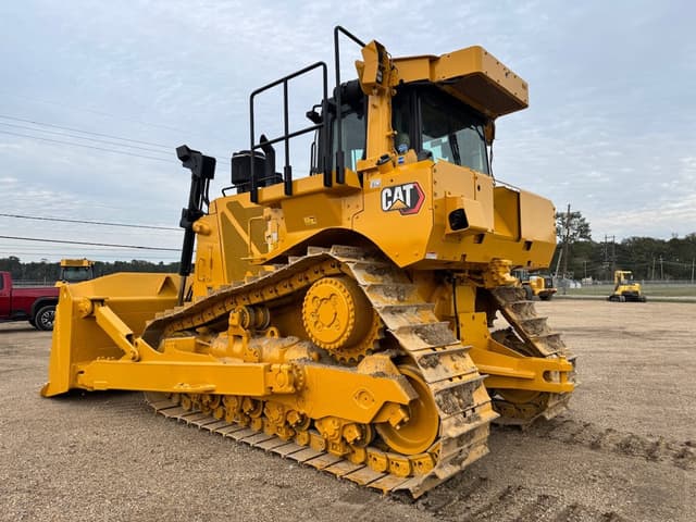 Image of Caterpillar D8T equipment image 1