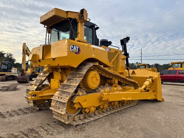Image of Caterpillar D8T equipment image 2
