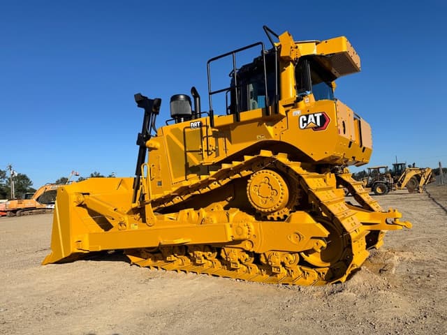 Image of Caterpillar D8T equipment image 2