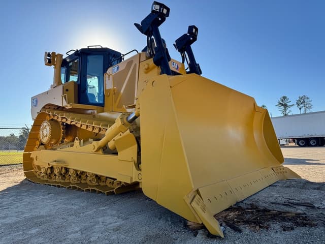 Image of Caterpillar D8T equipment image 3