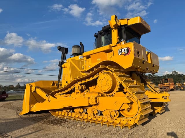 Image of Caterpillar D8T equipment image 1