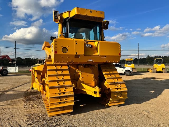 Image of Caterpillar D8T equipment image 4
