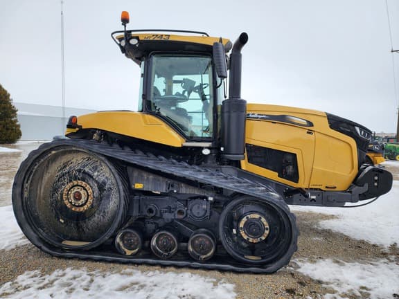 Image of Challenger MT743 equipment image 4