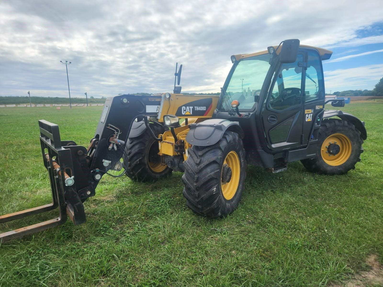 2019 Caterpillar TH408D Equipment Image0