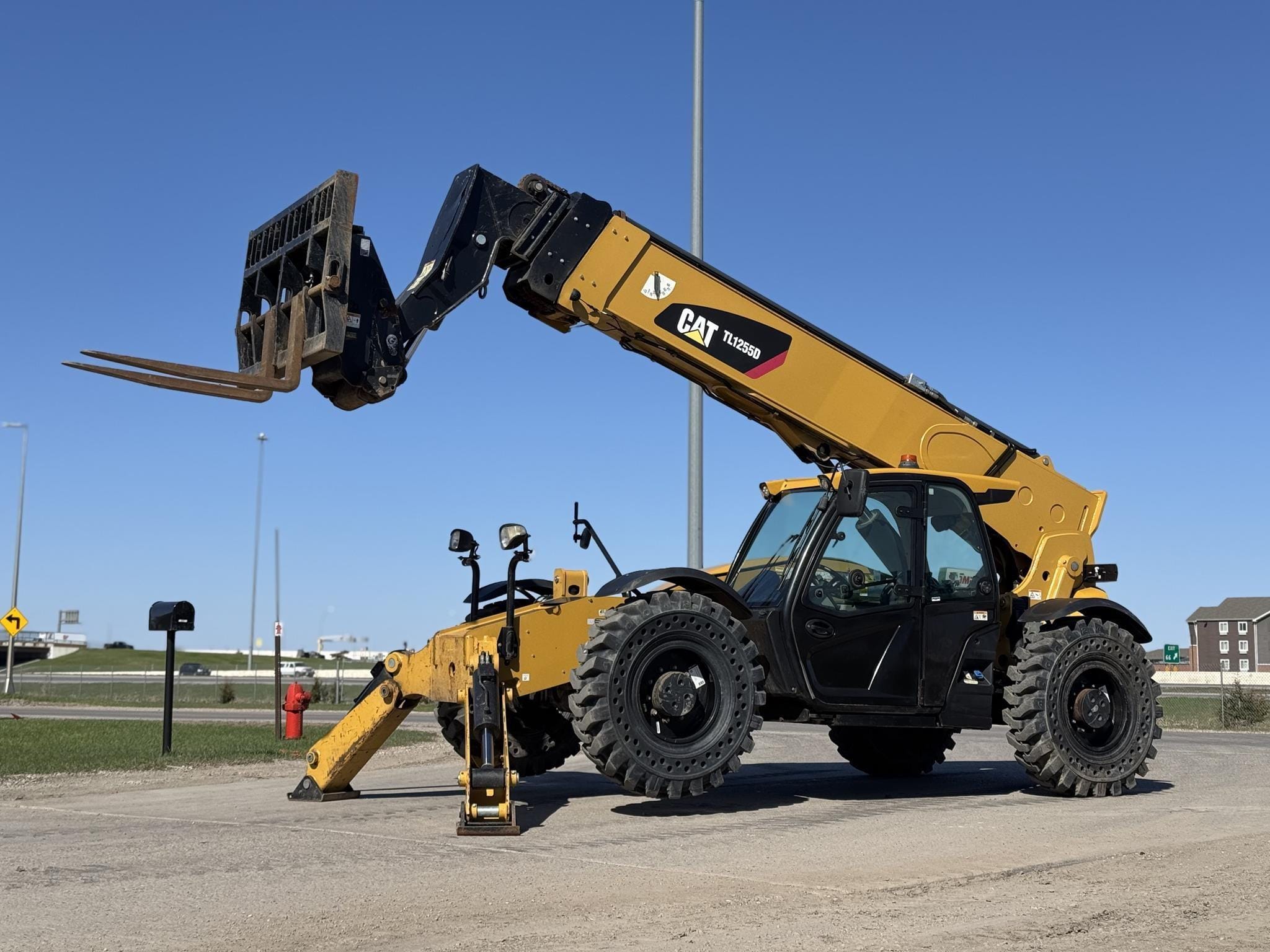 2019 Caterpillar TL1255D Equipment Image0
