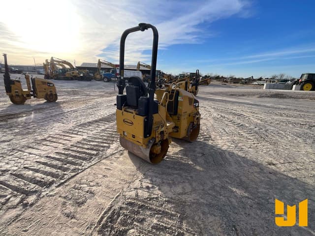 Image of Caterpillar CB1.7 equipment image 4