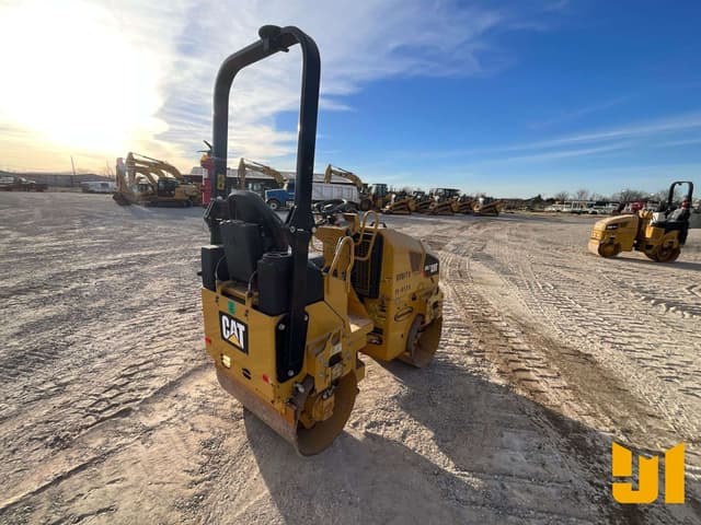 Image of Caterpillar CB1.7 equipment image 4