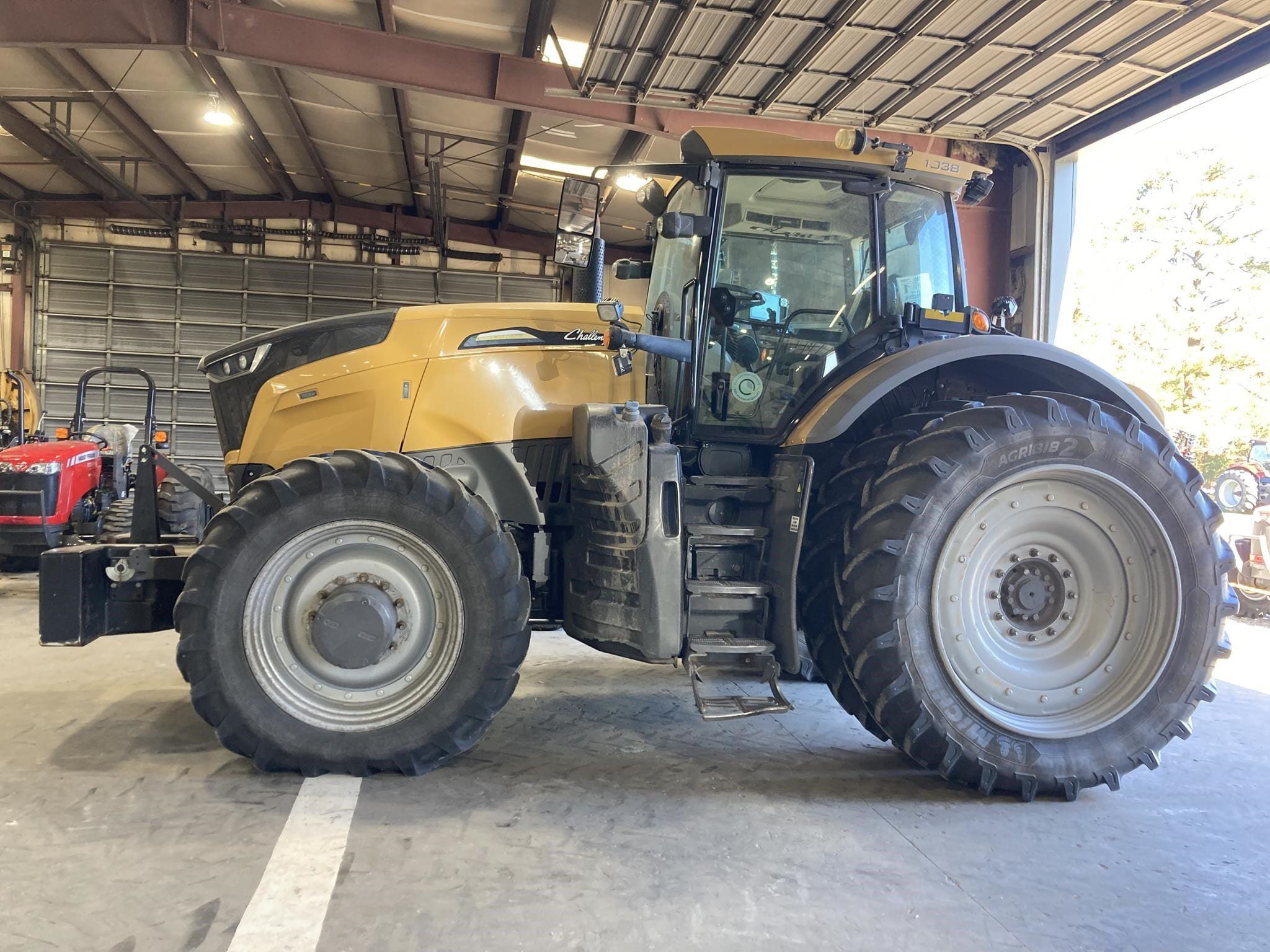 2019 Challenger 1038 Equipment Image0