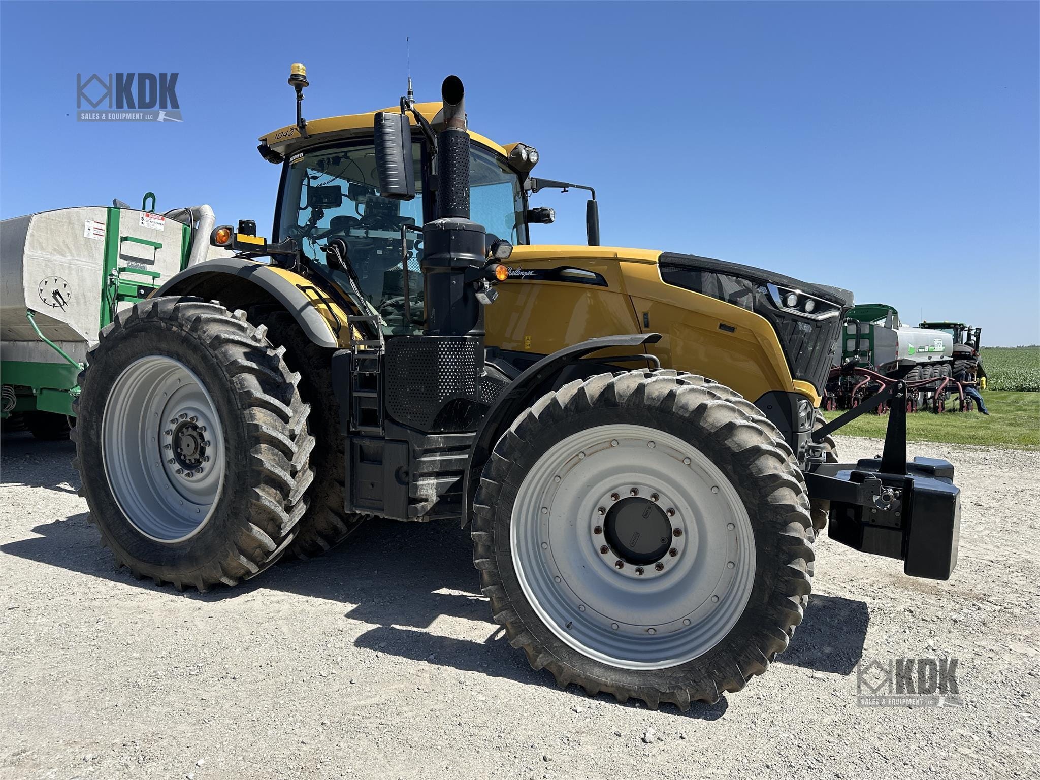 2019 Challenger 1042 Equipment Image0