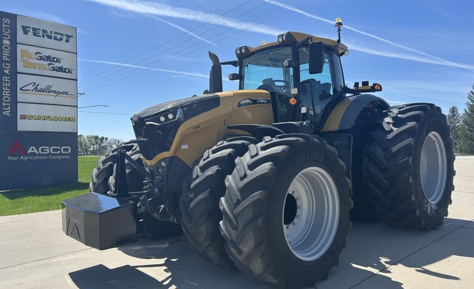 2019 Challenger 1050 Equipment Image0