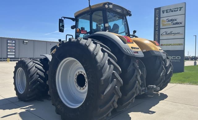 Image of Challenger 1050 equipment image 2