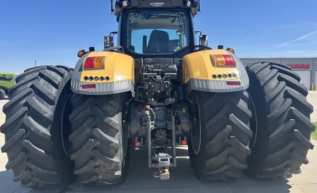 Image of Challenger 1050 equipment image 3