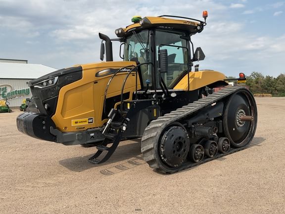 2019 Challenger MT738 Equipment Image0