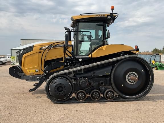 Image of Challenger MT738 equipment image 2