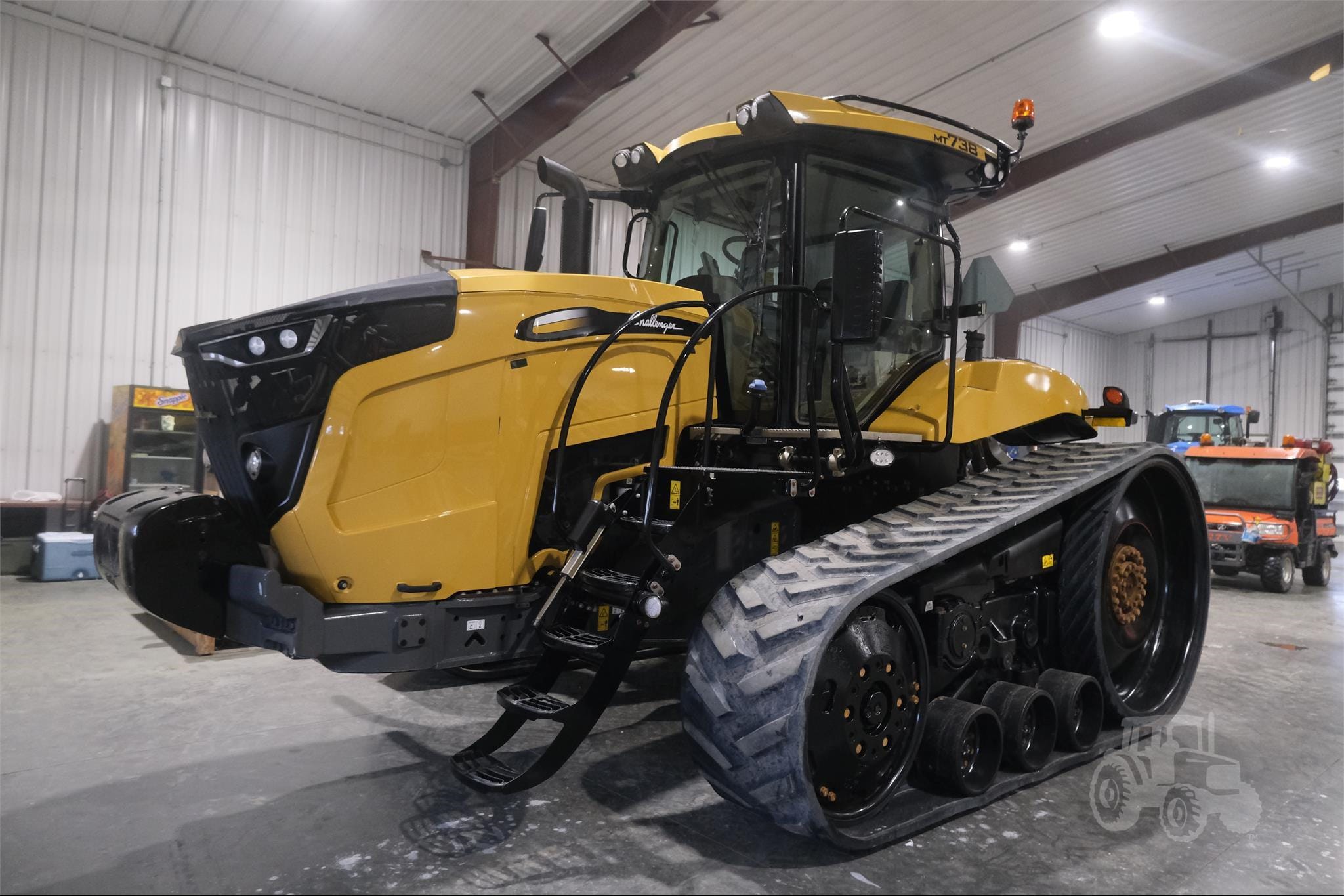 2019 Challenger MT738 Equipment Image0
