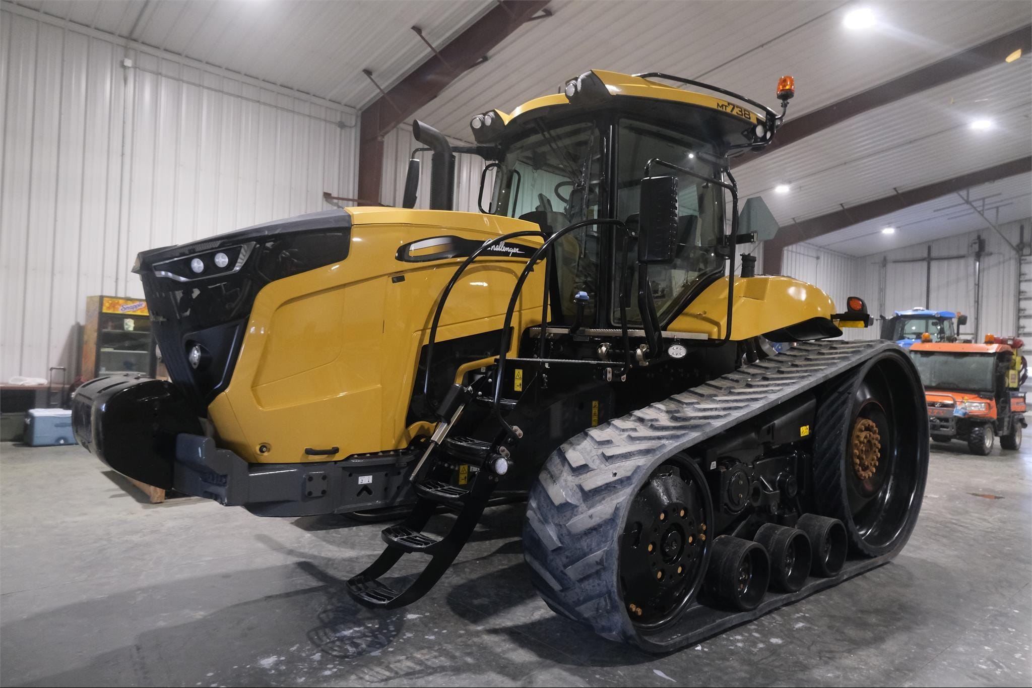 2019 Challenger MT738 Equipment Image0