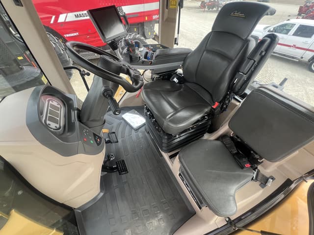 Image of Challenger MT743 equipment image 4