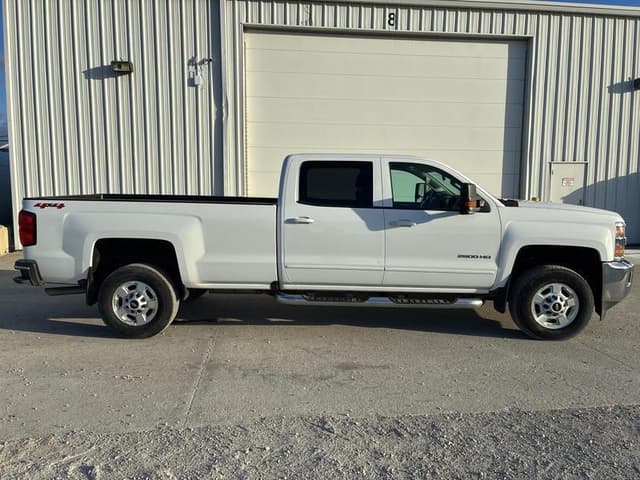 Image of Chevrolet 2500HD equipment image 3