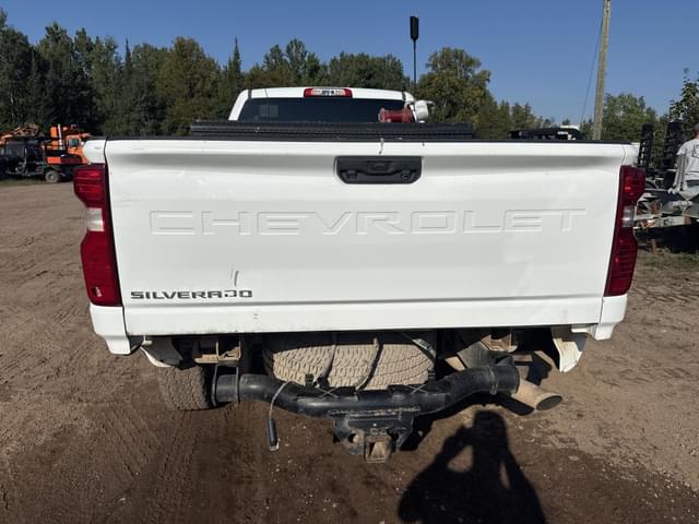 Image of Chevrolet 2500 equipment image 3