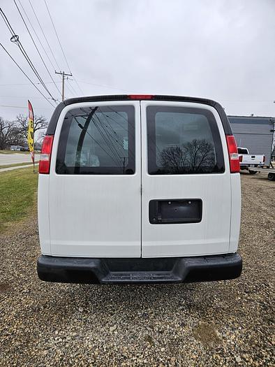 Image of Chevrolet 2500 Express Van equipment image 4