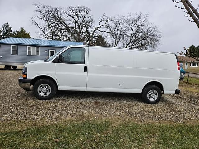 Image of Chevrolet 2500 Express Van equipment image 1