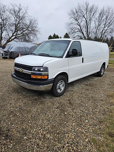 Image of Chevrolet 2500 Express Van equipment image 2
