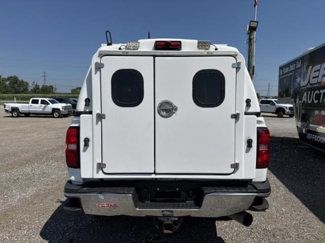 Image of Chevrolet 2500HD equipment image 2